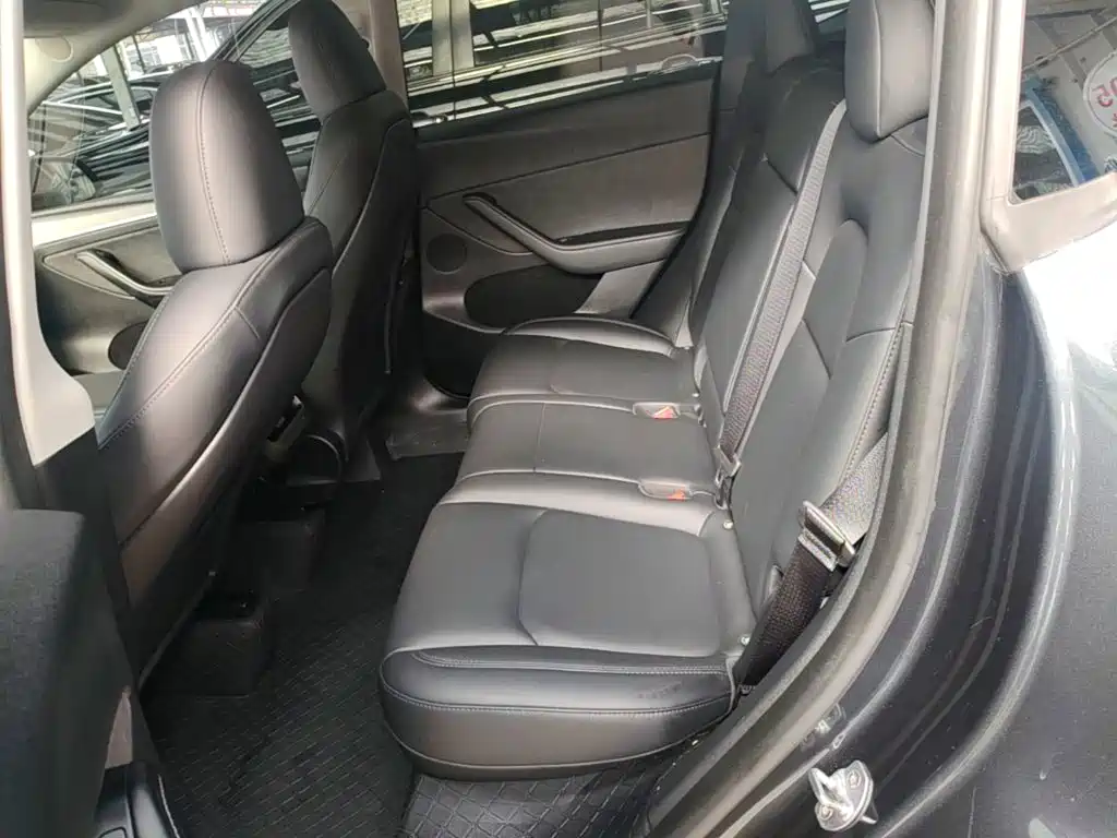 Tesla Model Y — миниатюра 17