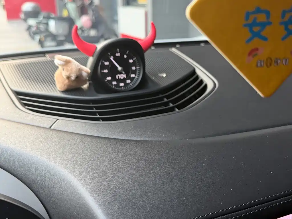 Porsche Taycan — миниатюра 11