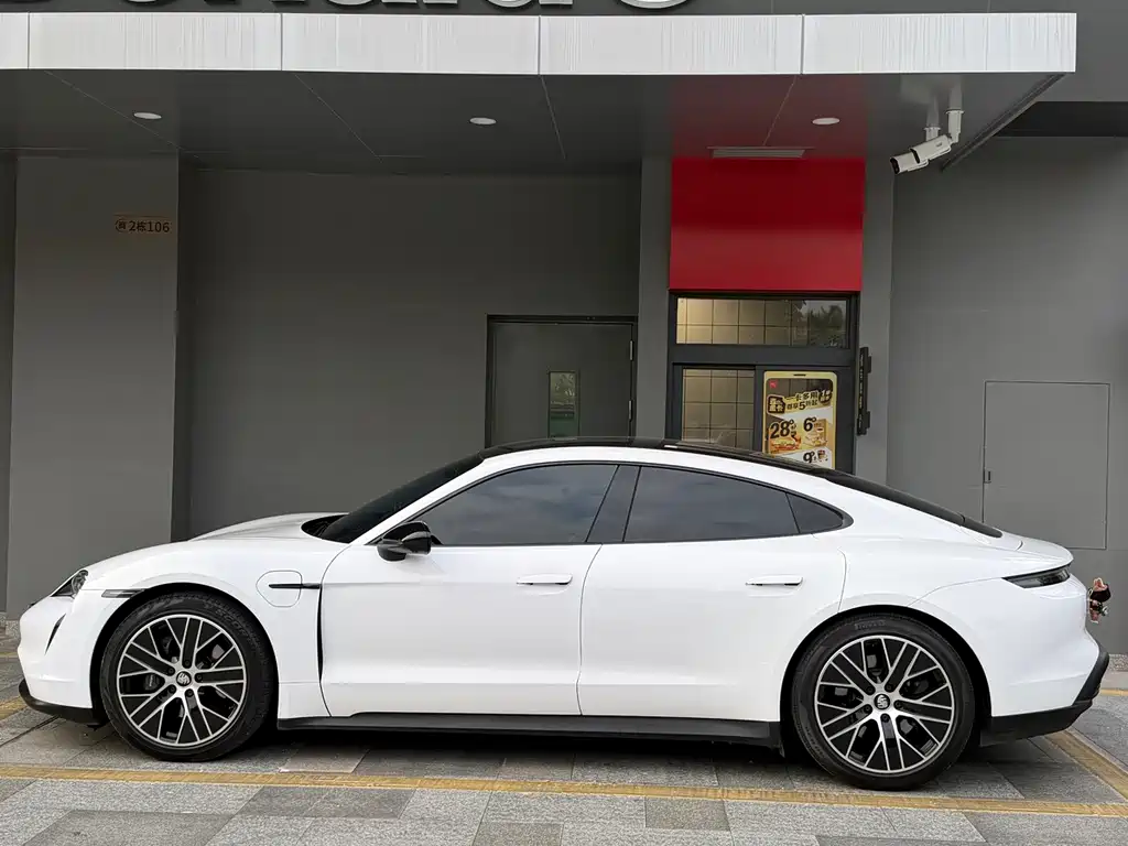 Porsche Taycan — миниатюра 5