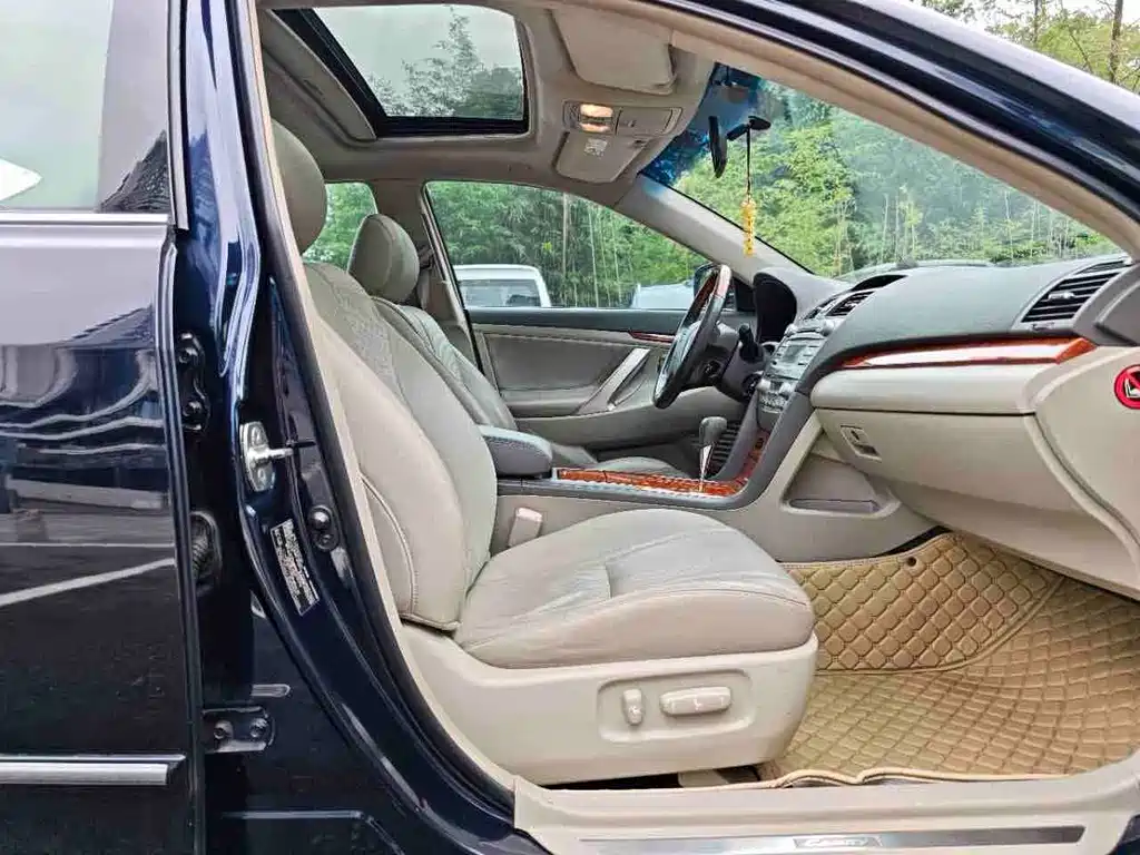 Toyota Camry — миниатюра 14
