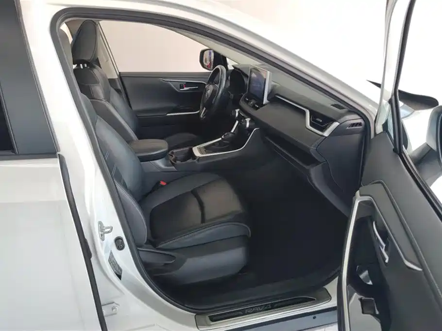 Toyota RAV4 2021 2.0L CVT PLUS