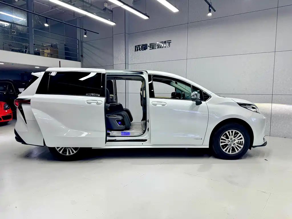 Toyota Sienna 2023 2.5L Comfort