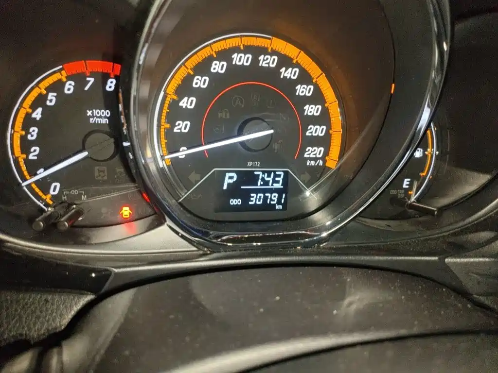 Toyota Yaris L — миниатюра 8