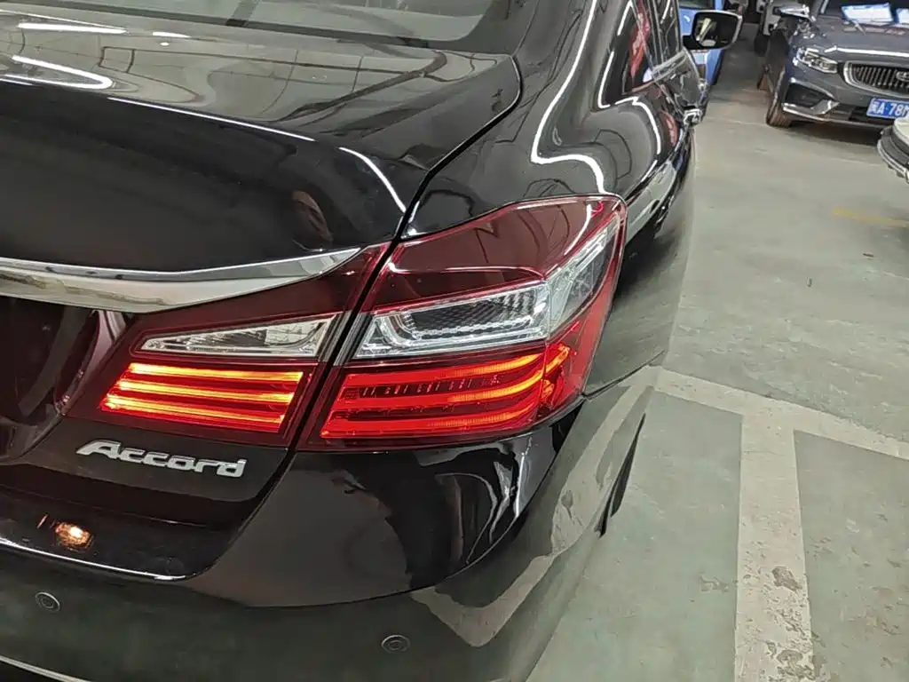 Honda Accord — миниатюра 8
