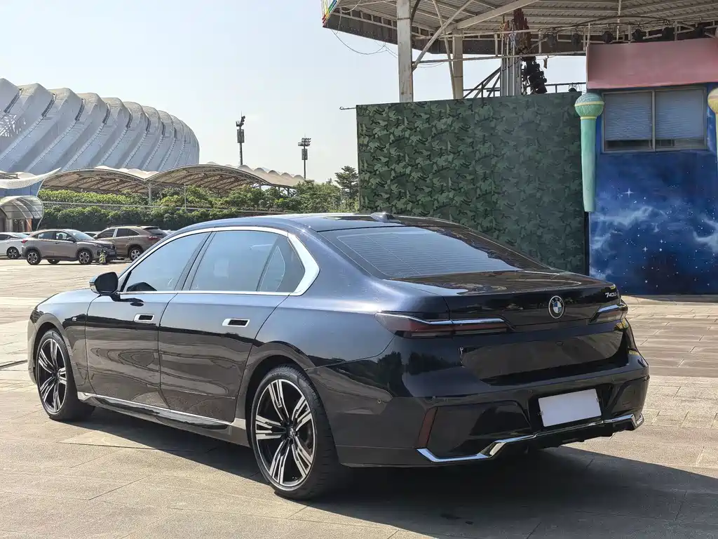 BMW 7 Series — миниатюра 6