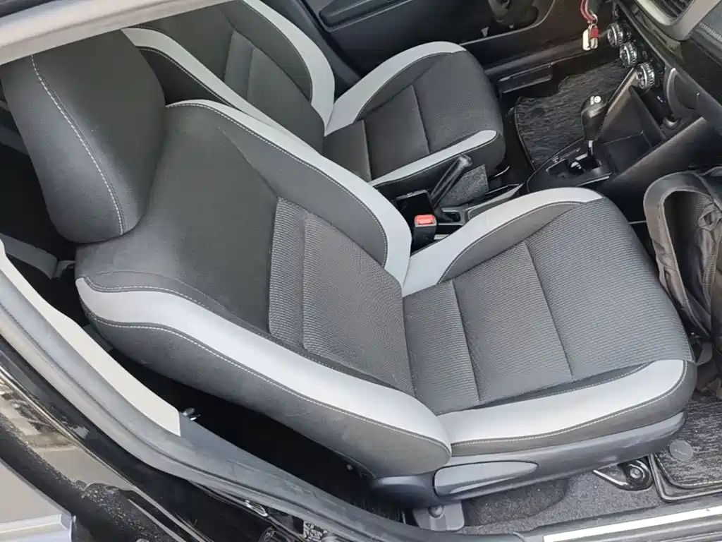 Toyota Yaris L — миниатюра 25