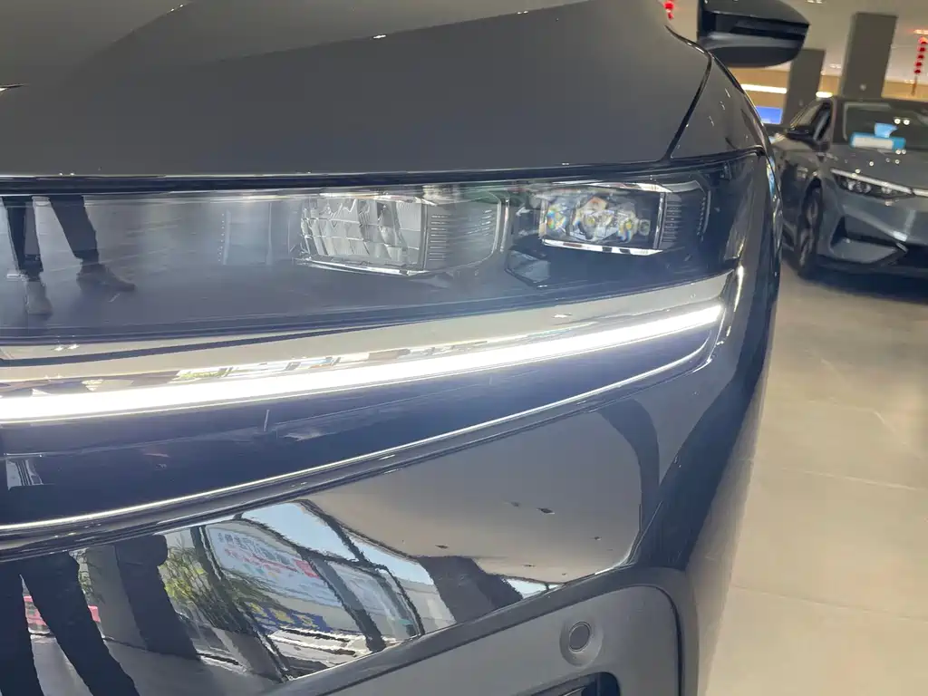 Volkswagen Magotan — миниатюра 4