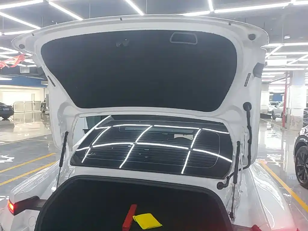 XPeng P7 — миниатюра 19