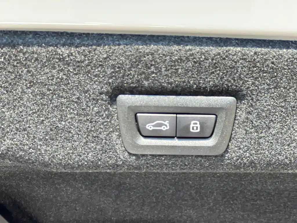 BMW 5 Series — миниатюра 13