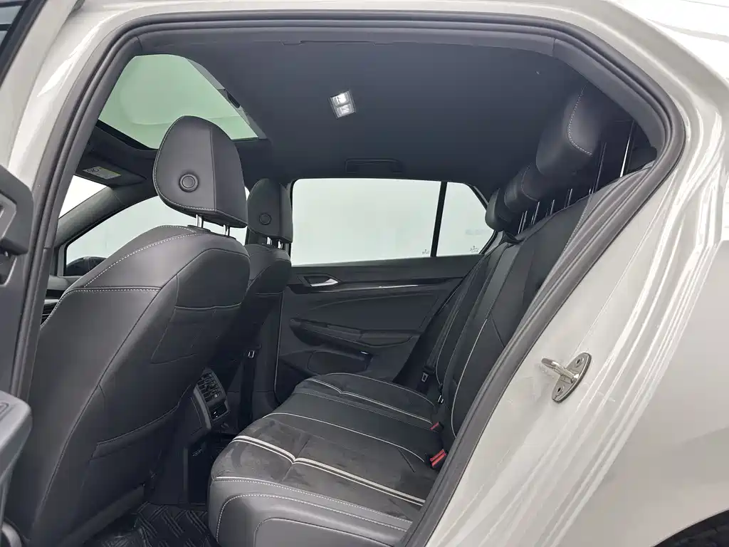 Volkswagen Golf 2023 280TSI DSG R-Line