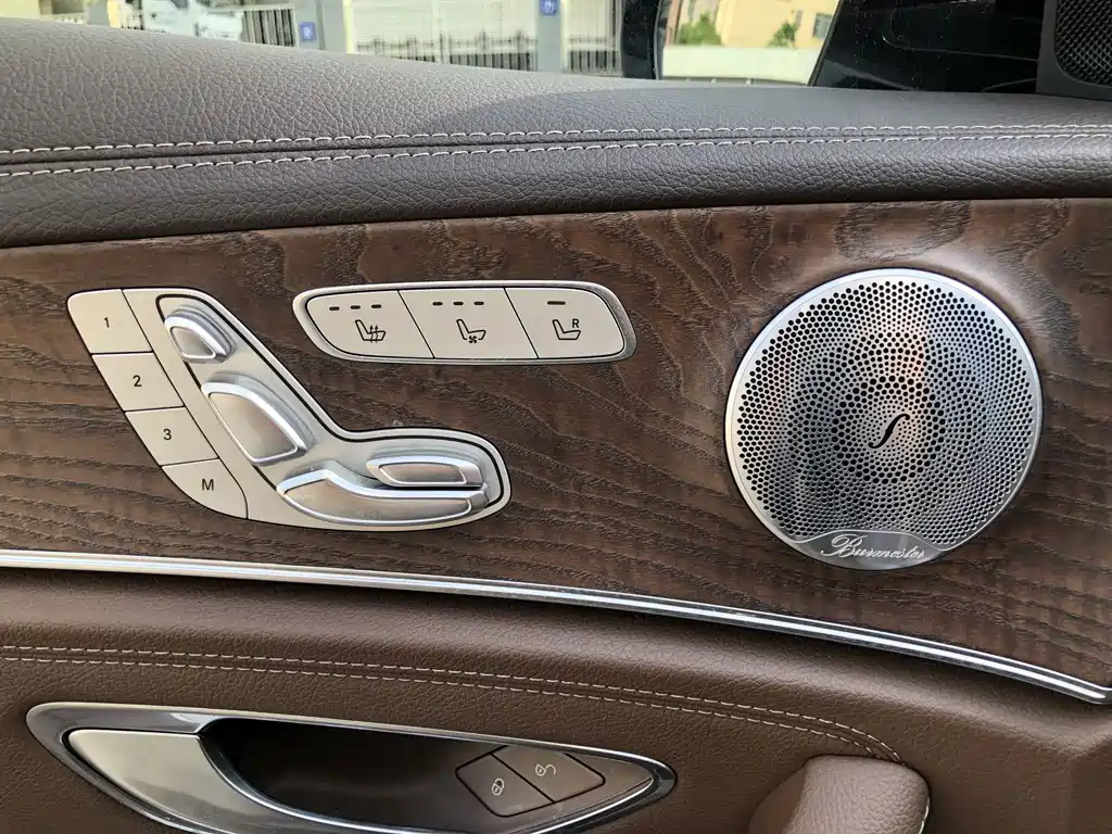 Mercedes-Benz E-Class — миниатюра 12