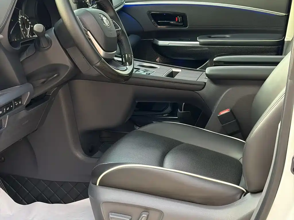 Toyota Sienna — миниатюра 4