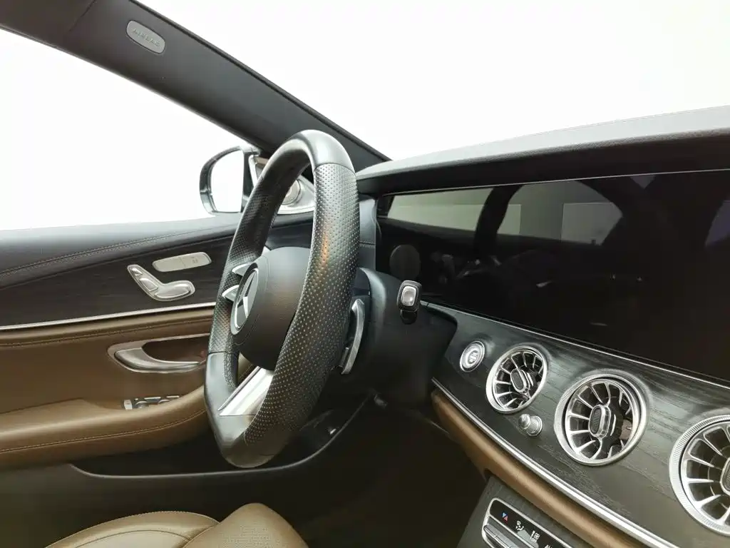 Mercedes-Benz E-Class — миниатюра 22