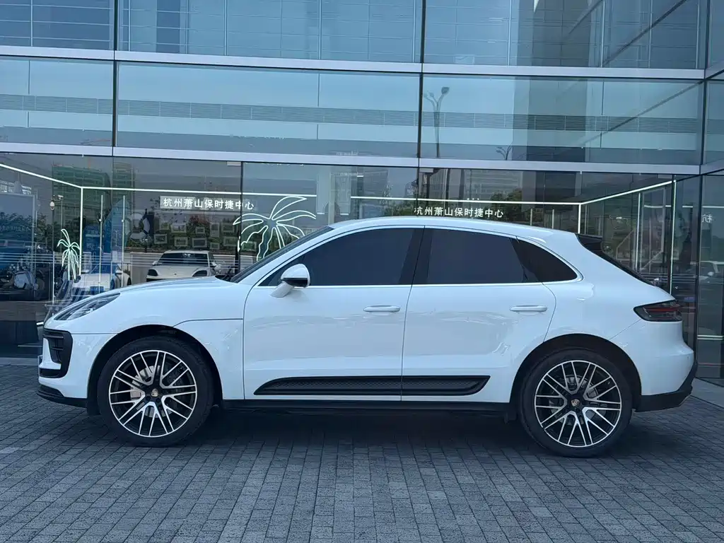 Porsche Macan — миниатюра 3