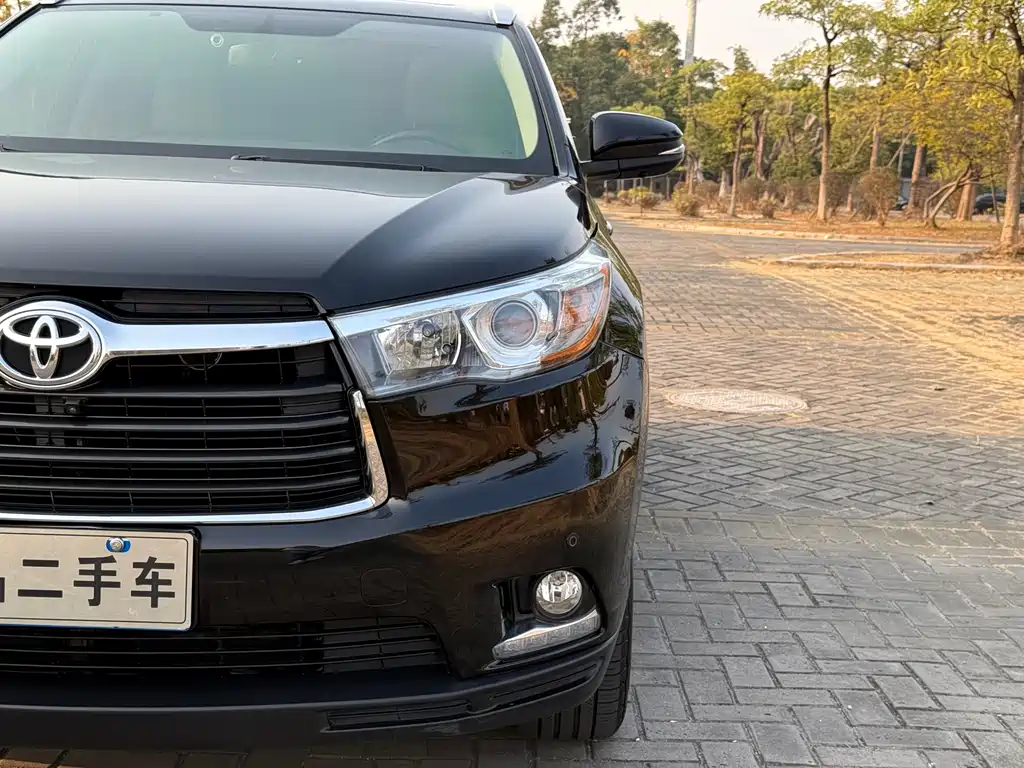 TOYOTA HIGHLANDER