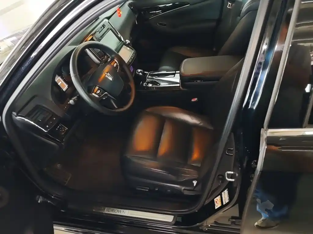 Toyota Crown — миниатюра 15