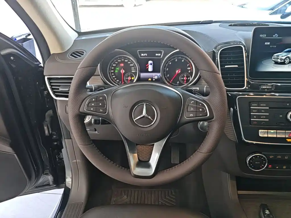 Mercedes-Benz GLE (Import) — миниатюра 11