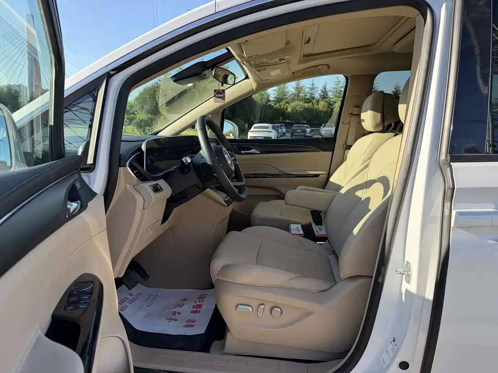 Buick GL8 Hybrid — миниатюра 8