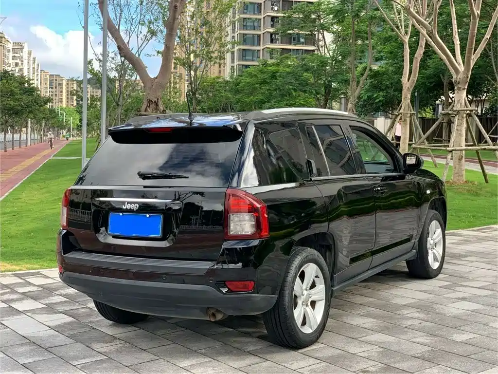 Jeep Compass (Import) — миниатюра 5