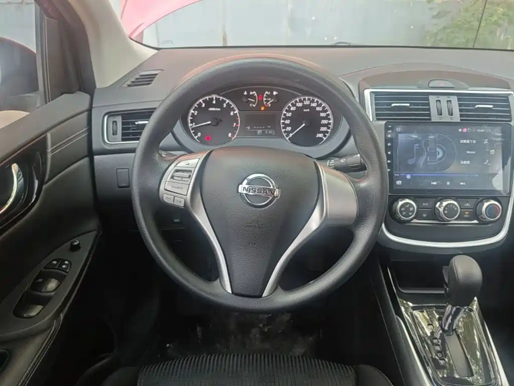 Nissan Tiida — миниатюра 11