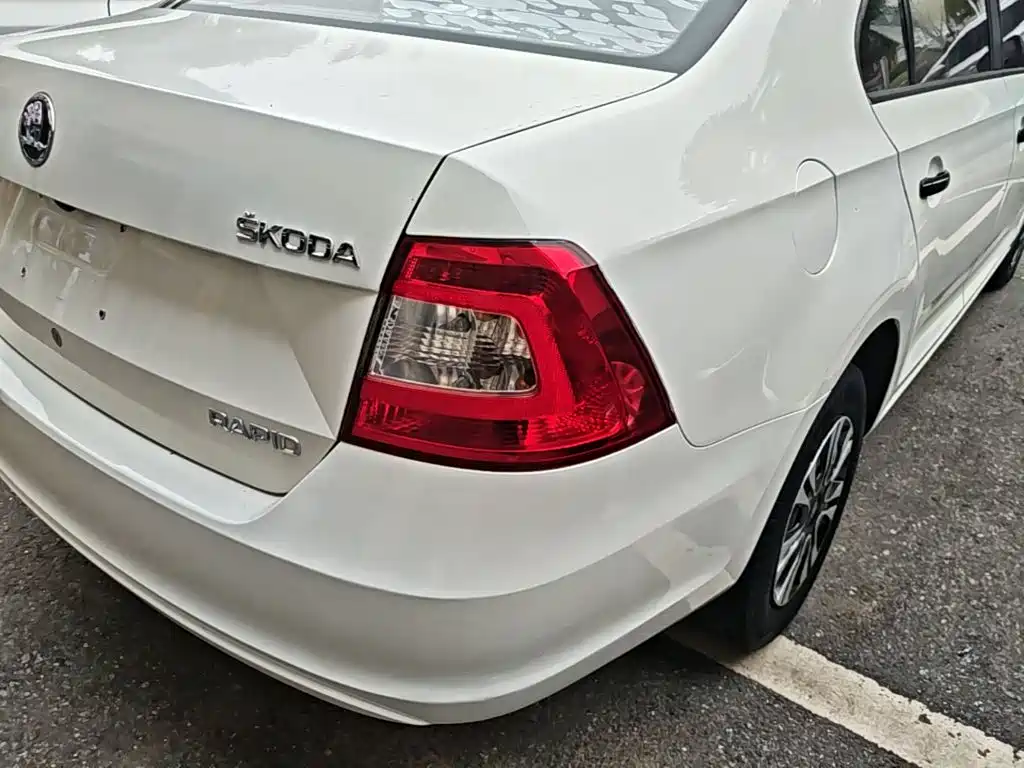Skoda Rapid — миниатюра 8