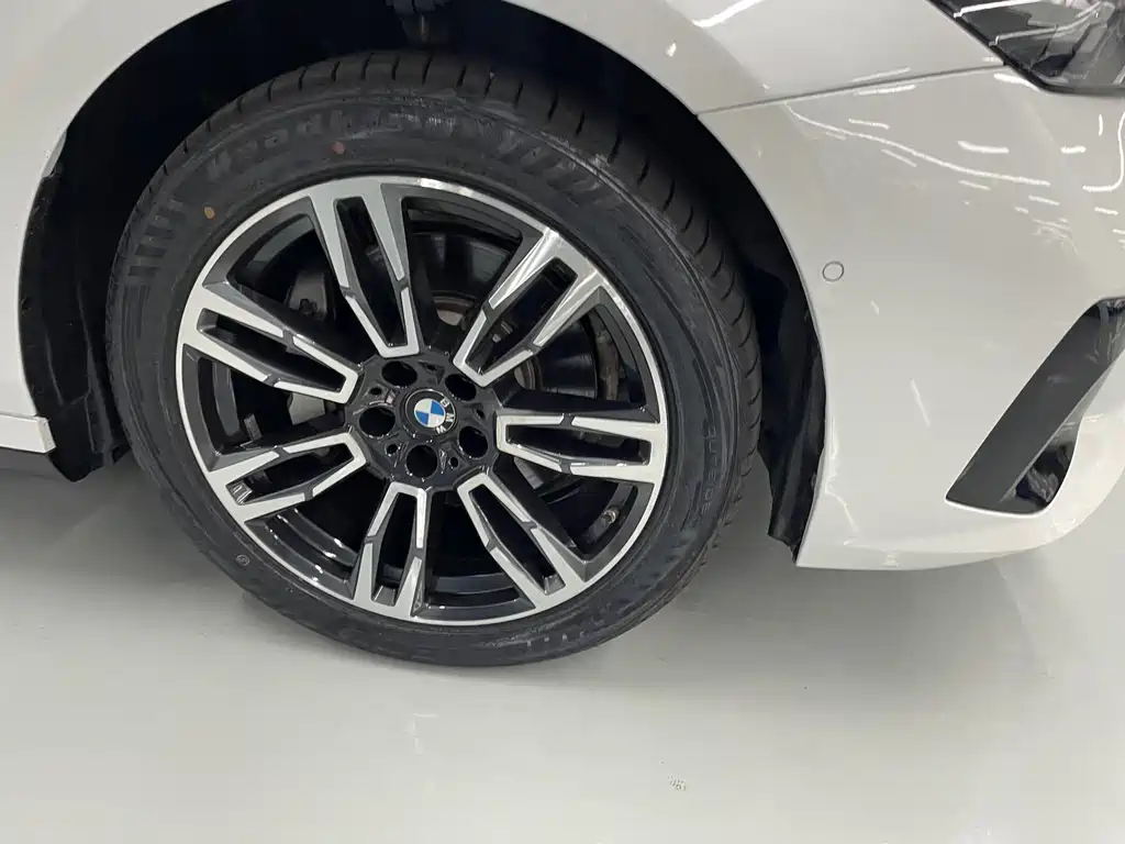 BMW 5 Series — миниатюра 4