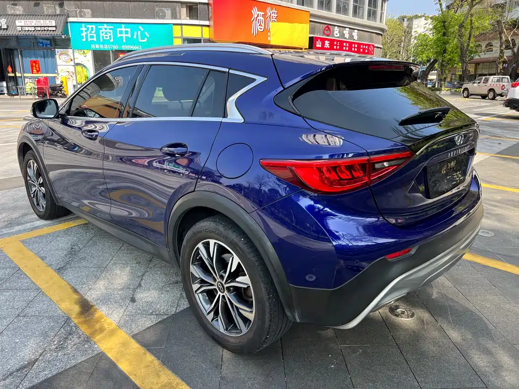 INFINITI QX30