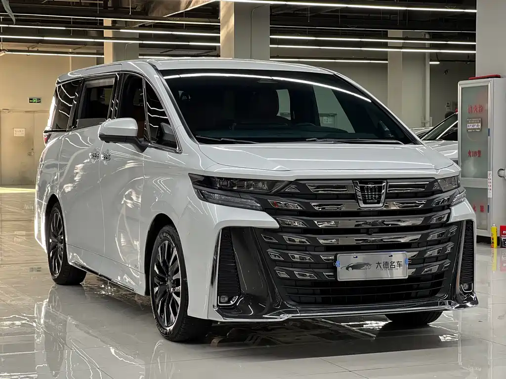 Toyota Vellfire Crown Hybrid 2.5L Supreme Executive Edition, фото 3