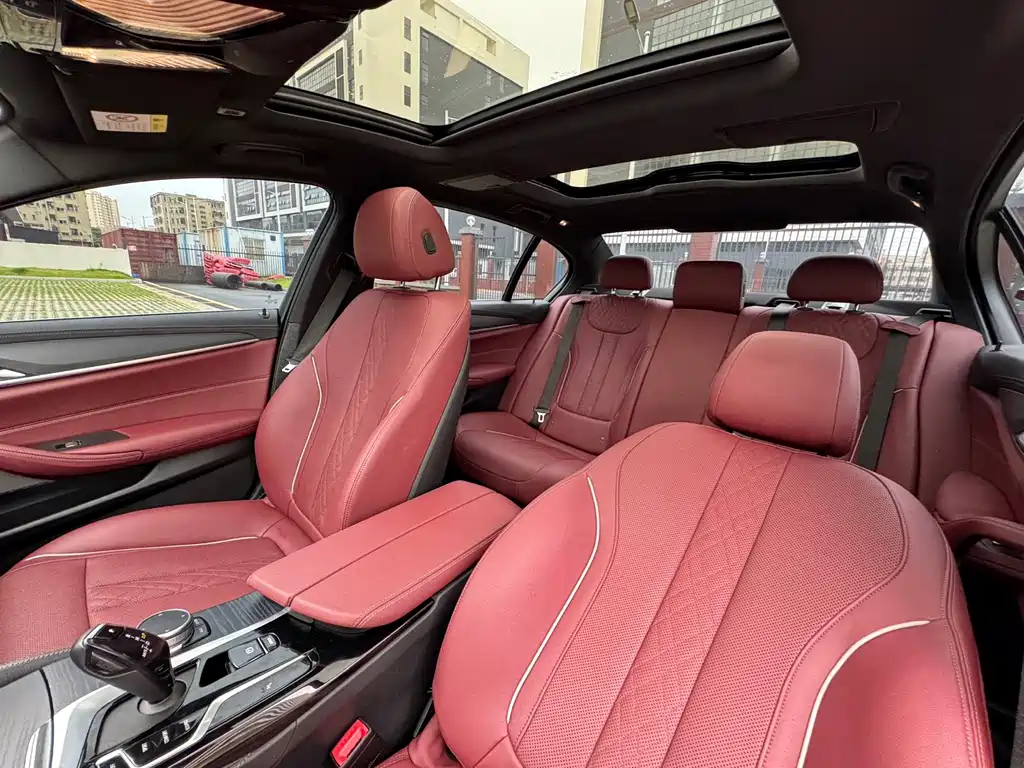 BMW 5 Series — миниатюра 11