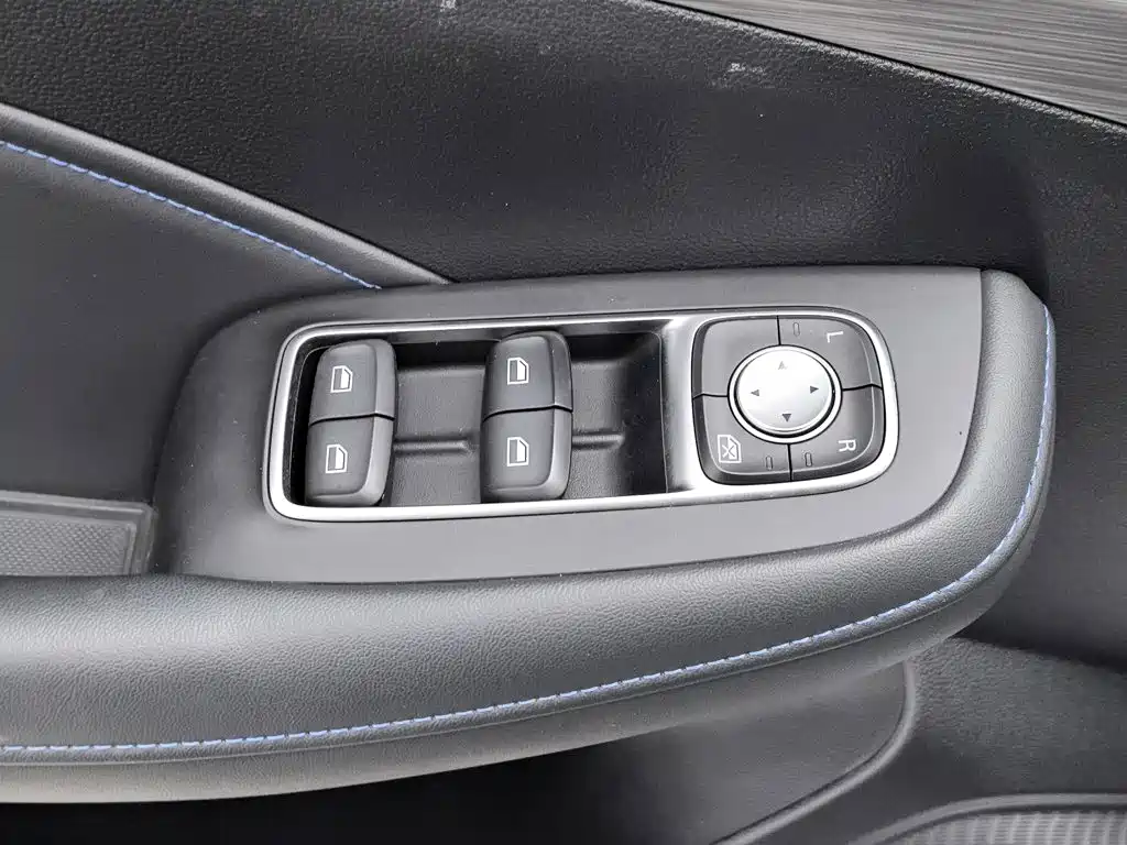 Roewe RX5 — миниатюра 9