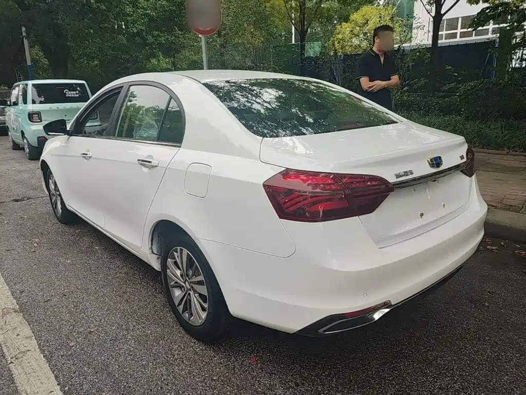 Geely Emgrand — миниатюра 5