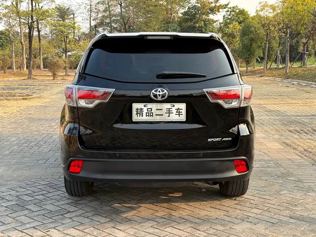 TOYOTA HIGHLANDER