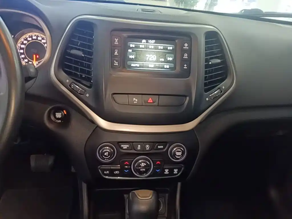 Jeep Cherokee — миниатюра 13