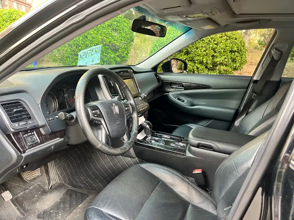 Toyota Crown 2015 2.0T Fashion