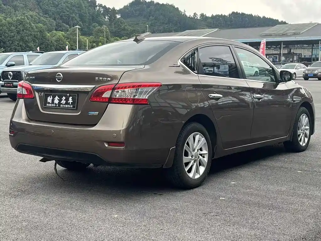 Nissan Sylphy 2014 1.6XV CVT Premium