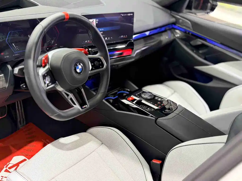 BMW M5 NEW ENERGY