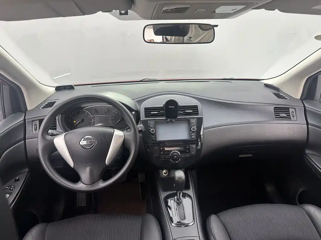 Nissan Tiida — миниатюра 13