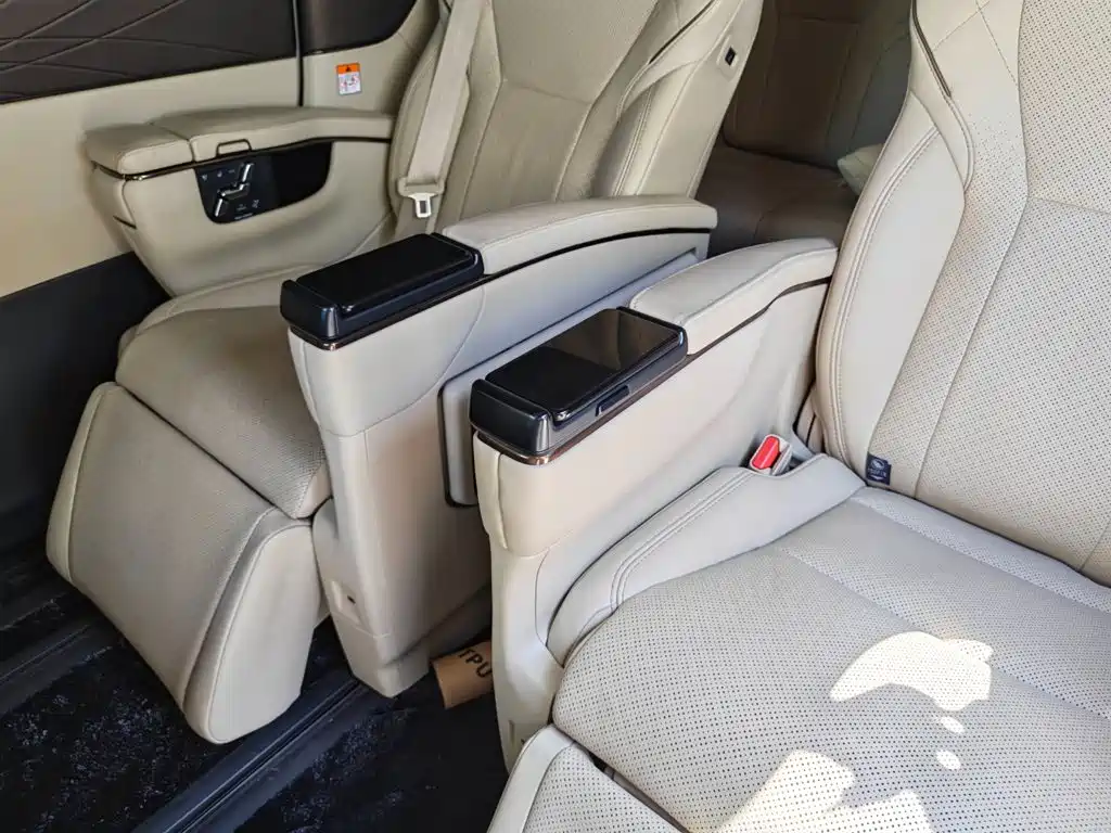 Toyota Vellfire — миниатюра 8