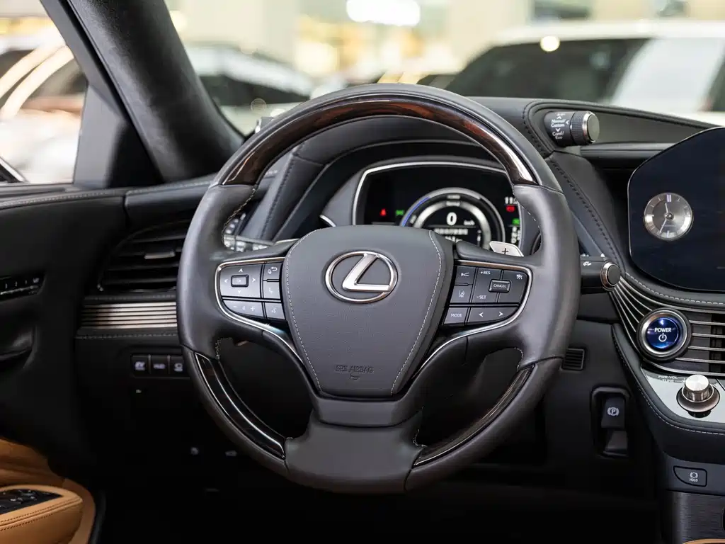 Lexus LS — миниатюра 14