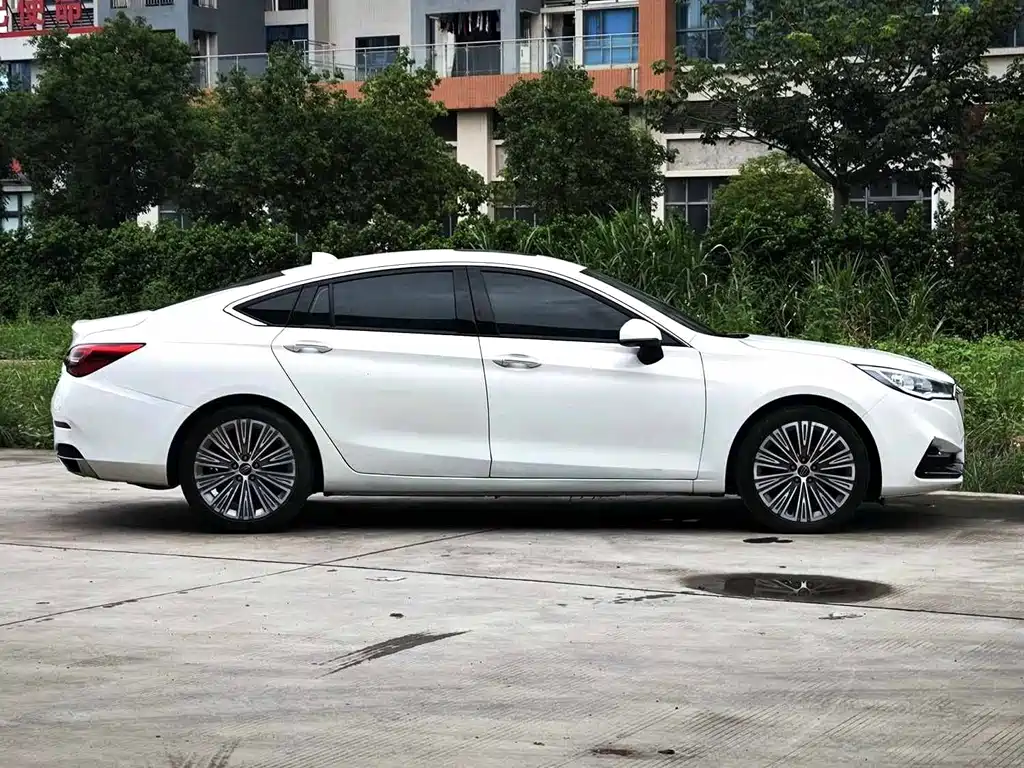 Hongqi Hongqi H5 — миниатюра 6
