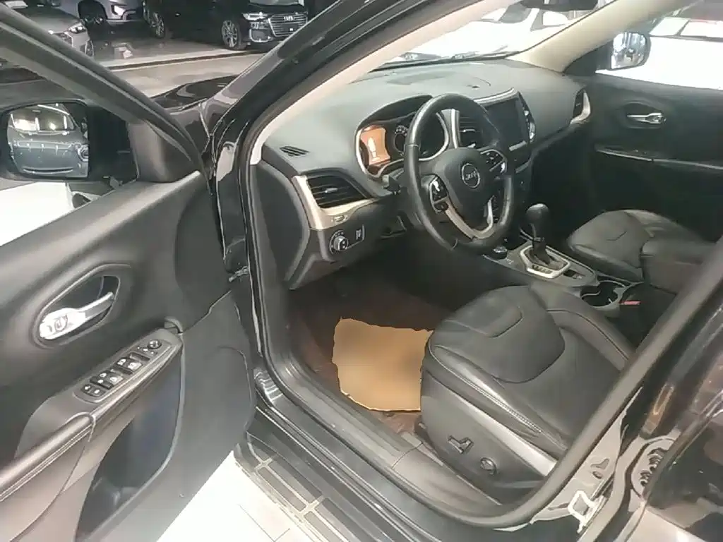 Jeep Cherokee — миниатюра 16