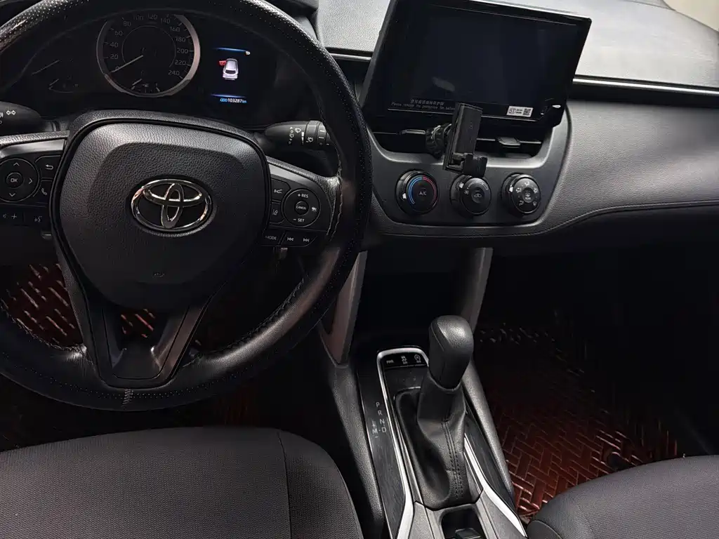 Toyota Corolla Cross — миниатюра 8