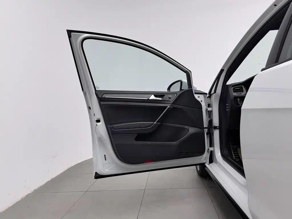 Volkswagen Golf GTI — миниатюра 8