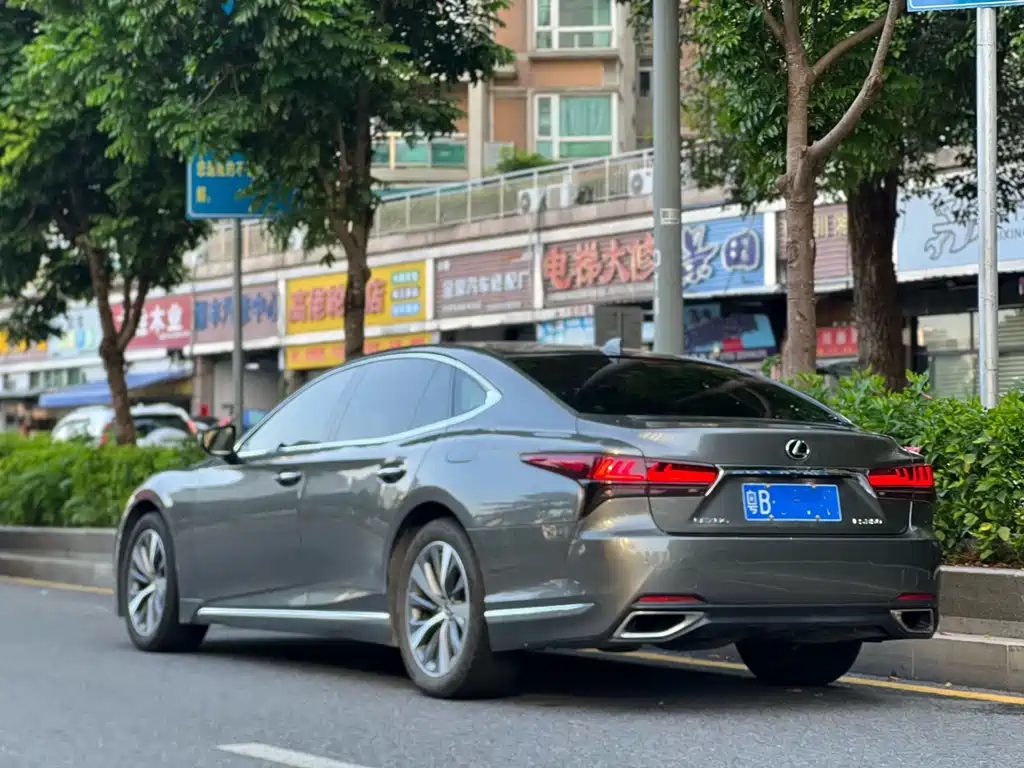 Lexus LS — миниатюра 8