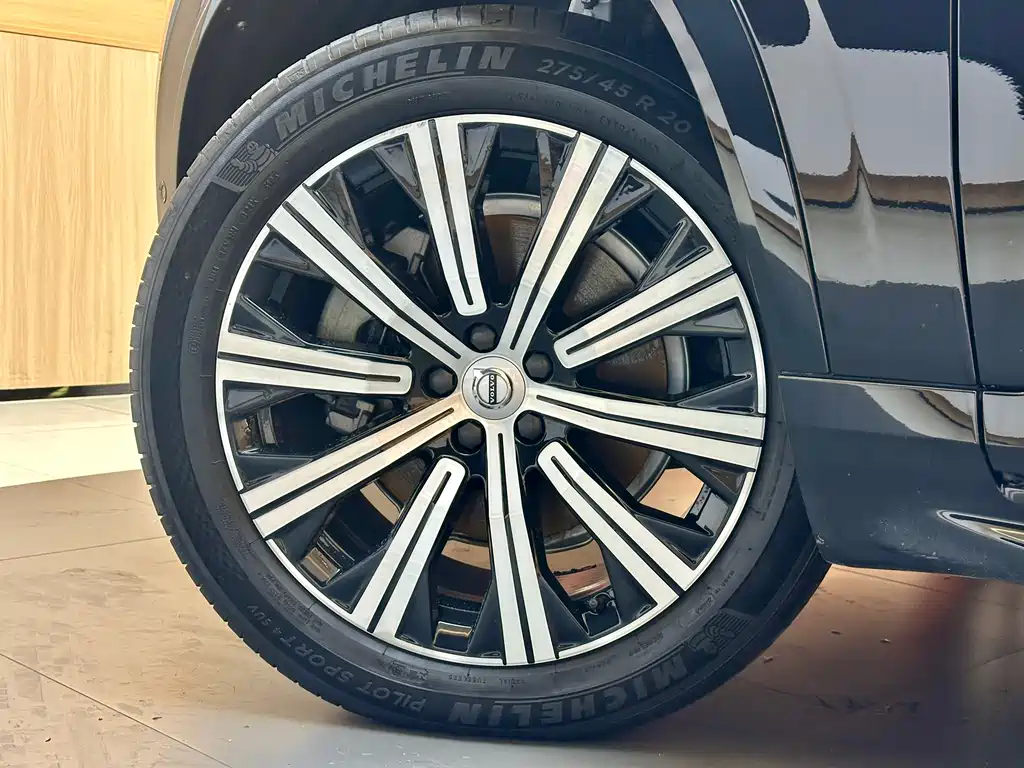 Volvo XC90 2021 B6 Luxury 7 мест