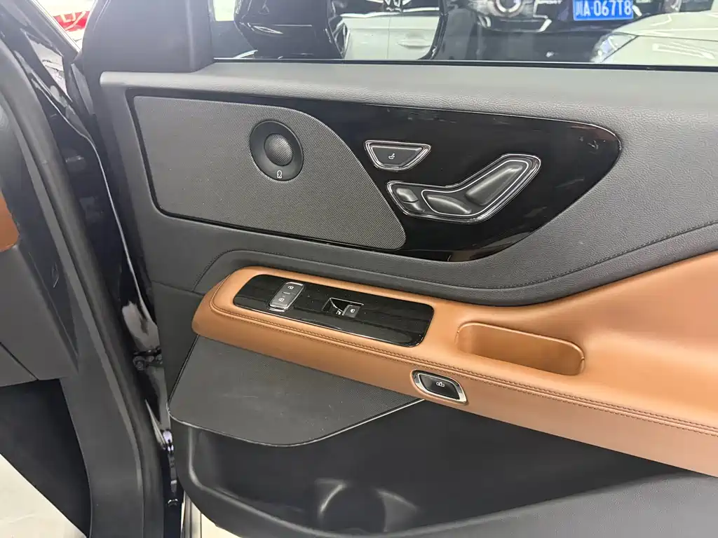 Lincoln Aviator — миниатюра 15
