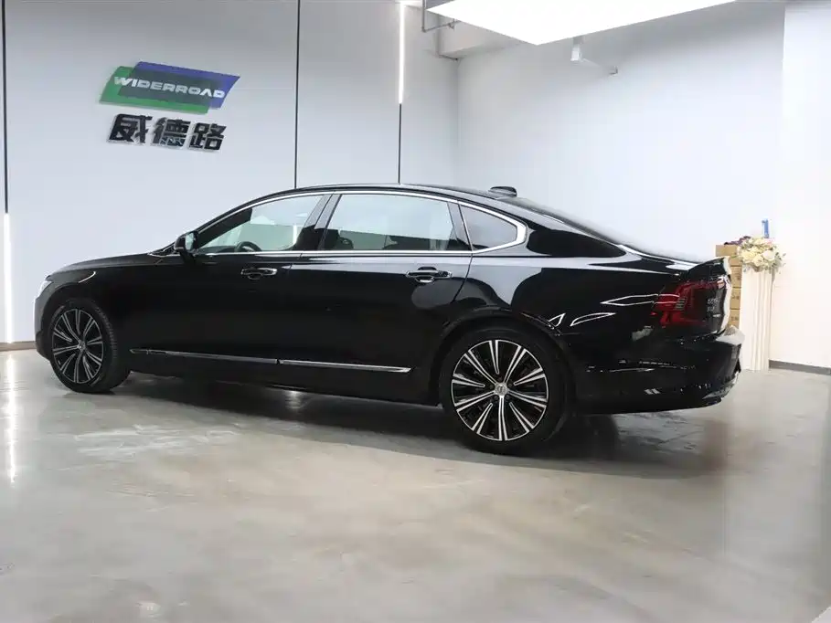 Volvo S90 2023 B5 Luxury