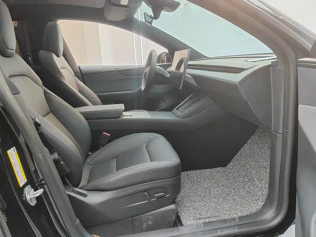 Tesla Model Y — миниатюра 14