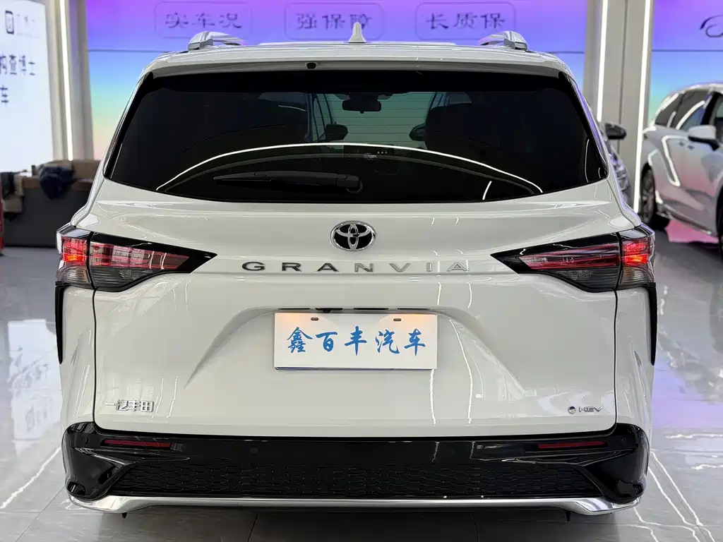 Toyota Granvia — миниатюра 10