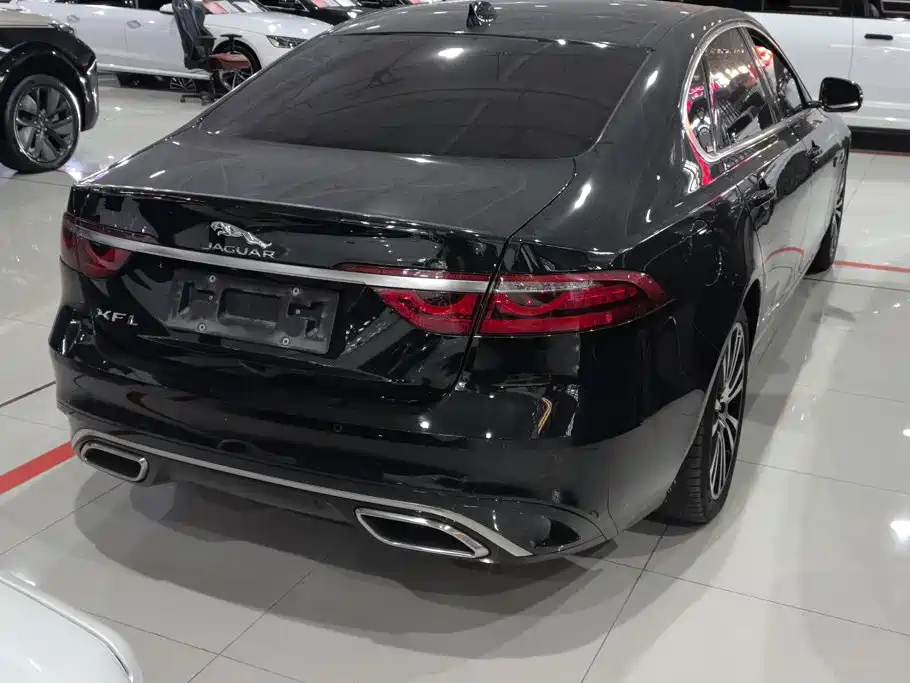 Jaguar XFL — миниатюра 3